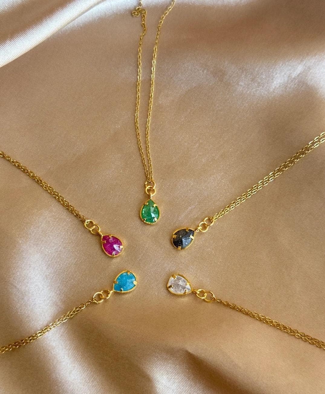 Zarif Minimalist Damla Taş Kolye, Paslanmaz Çelik Zincir, Altın Kaplama Uç