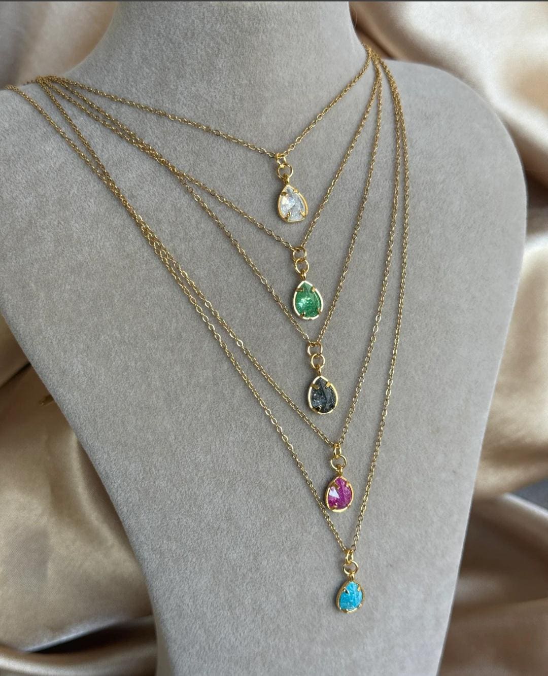 Zarif Minimalist Damla Taş Kolye, Paslanmaz Çelik Zincir, Altın Kaplama Uç